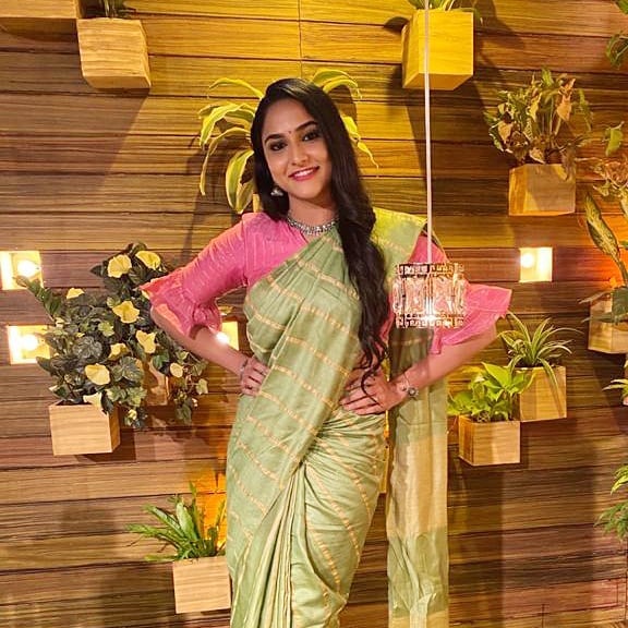 Zee Telugu Tv Anchor Kasi Annapurna In Green Saree Blouse